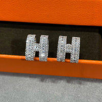 [LOVE LUCKY]H STUD EARRINGS WITH SILVER DIAMONDS
